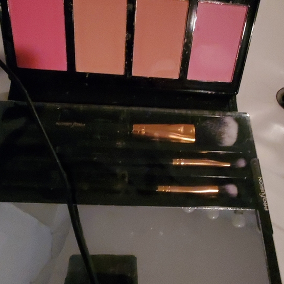 Makeup - Picture 3 of 3